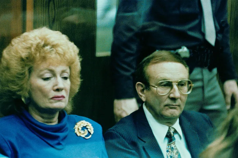 Dahmerin atası “Netflix”i məhkəməyə verir