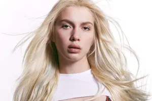 45 manat üçün Aleynanın adını üzünə həkk etdi