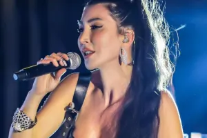 Hande səhnədə huşunu itirdi