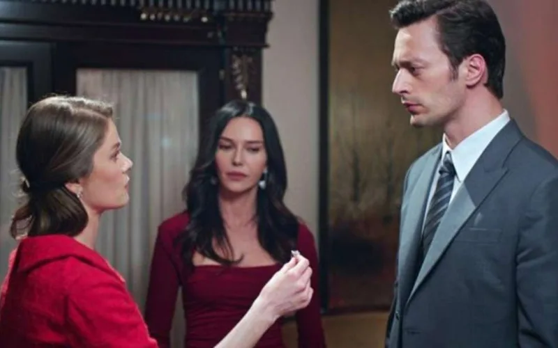 “Camdaki kız”ın ulduzu serialdan ayrılır