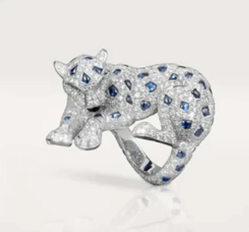 Selena üzüyünün qiyməti ilə gündəm oldu