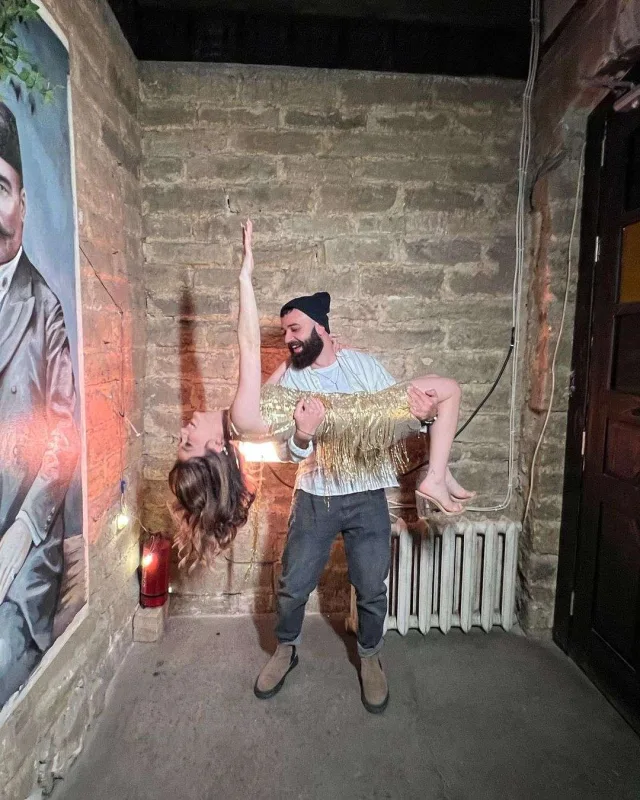 “İki ildir, bir-birimizi tapmışıq”