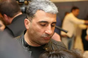 Rafael əsəbiləşdi - “Tərbiyəniz olsun!”