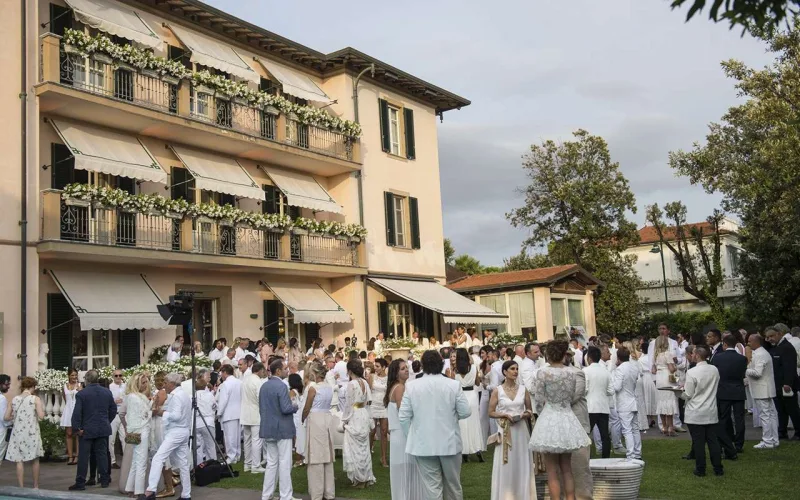 Yusif Boçellinin villasında qonaq olacaq