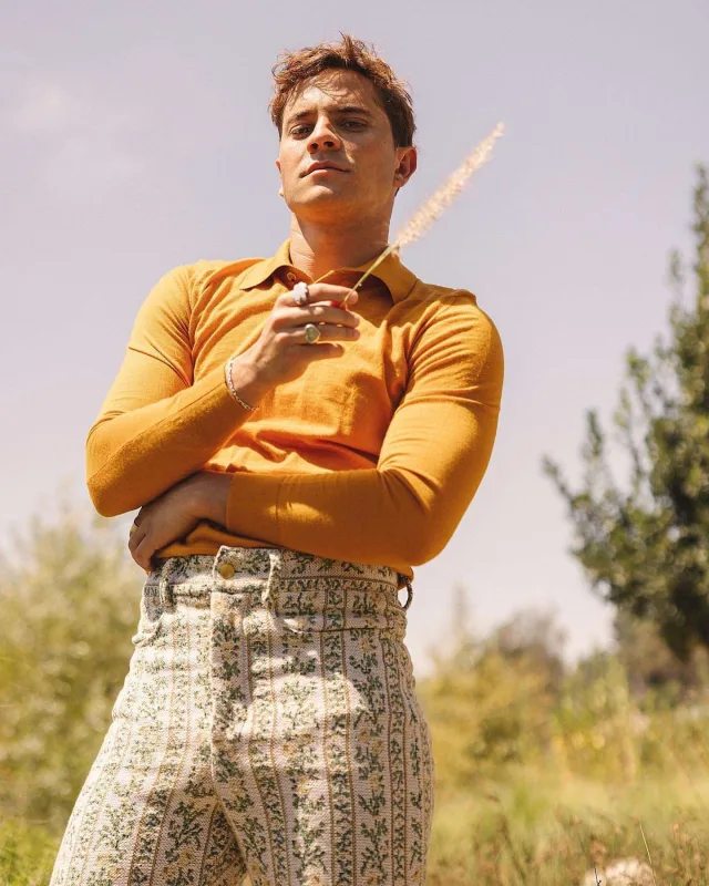 “Elite” ulduzu sırğaları ilə gündəmdə