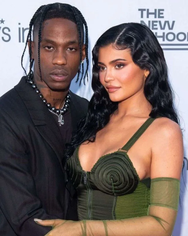 Travisdən Kayliyə növbəti dəfə xəyanət iddiası!