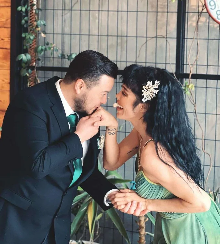 “Arka sıradakiler”in aktrisası evləndi