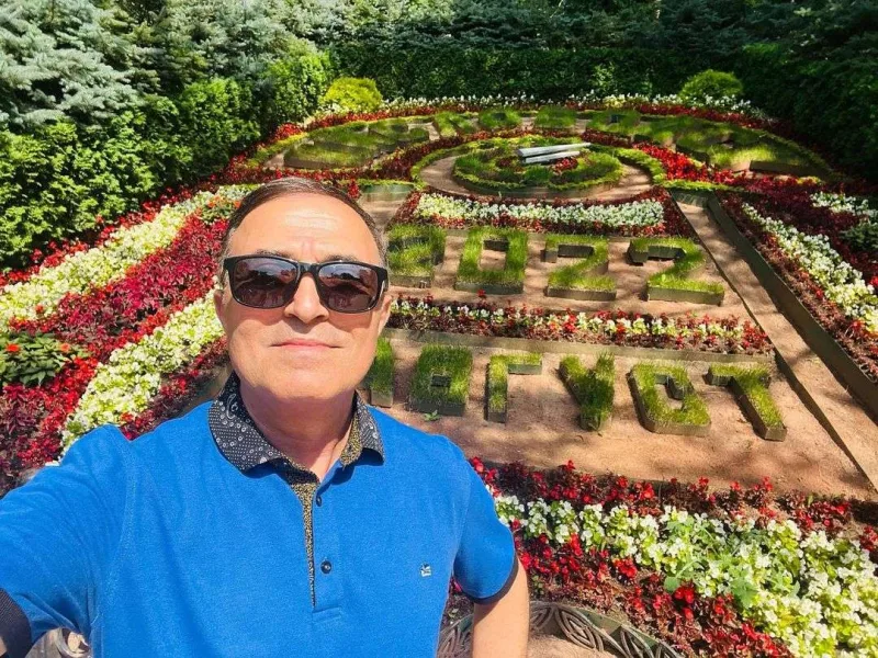 Xalq artistinin dəyişməyən selfiləri...