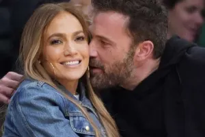 Ceylo nişan üzüyündəki mesajdan danışdı