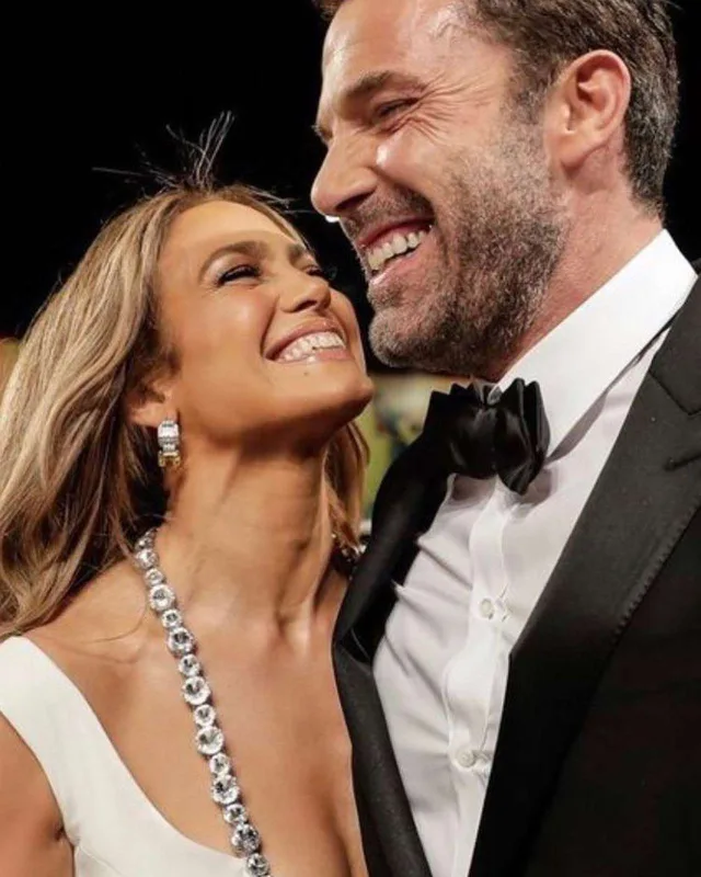 Ceylo nişan üzüyündəki mesajdan danışdı