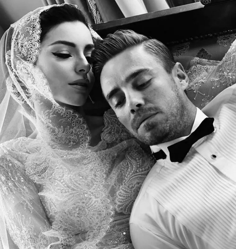 Merve mahnı çıxartdı, Murat trend oldu