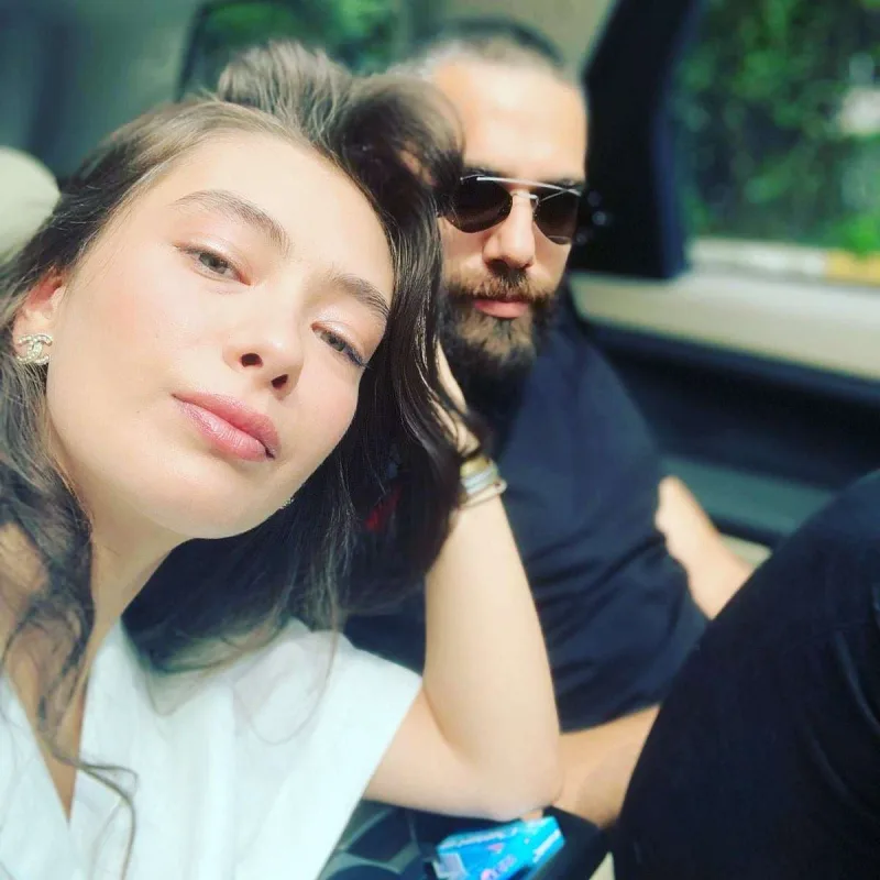 Həyat yoldaşını belə təbrik etdi