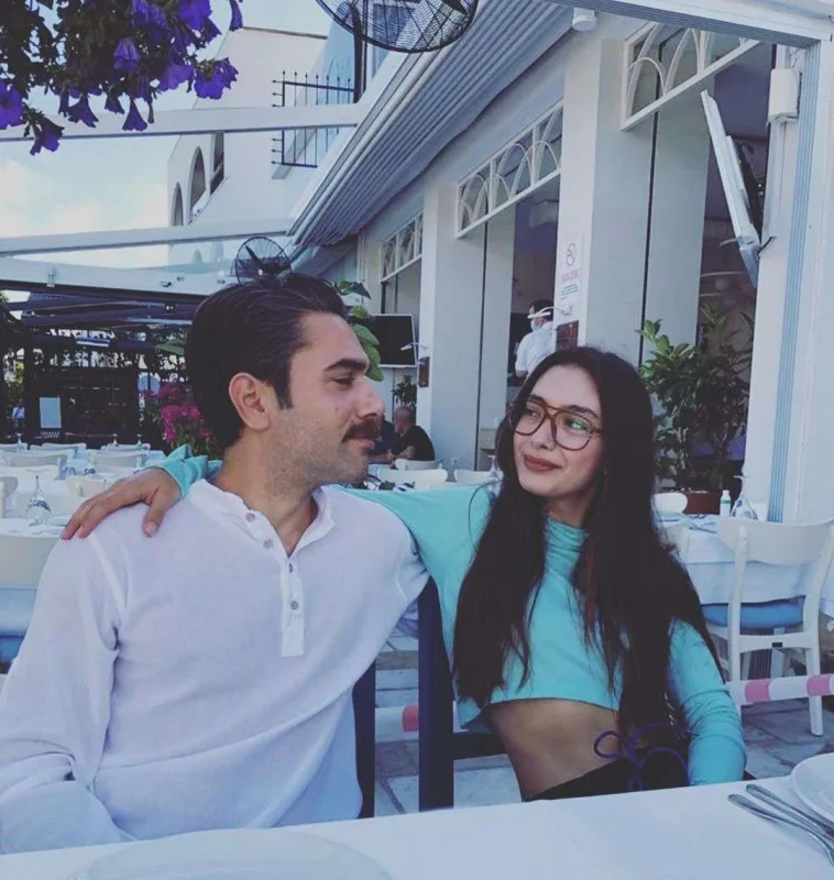 Həyat yoldaşını belə təbrik etdi