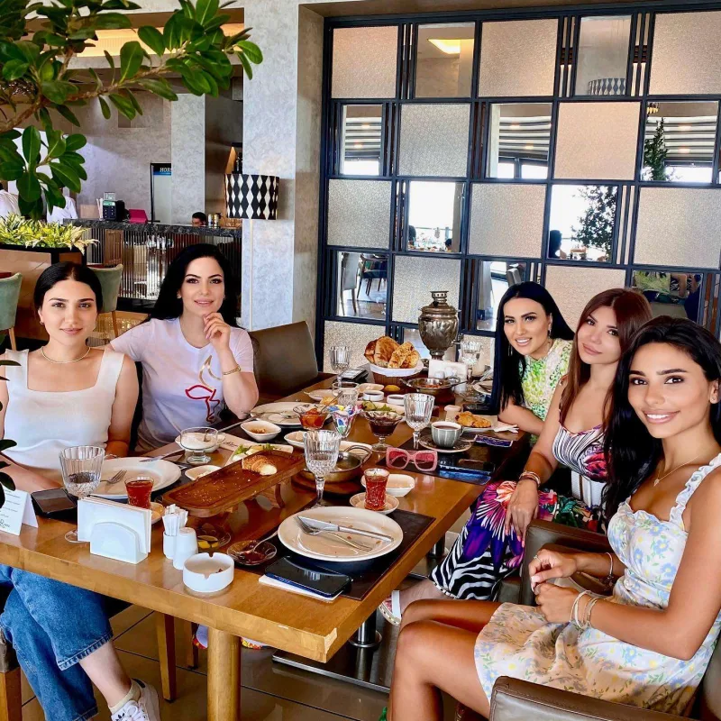 Keçmiş iş yoldaşları görüşdü