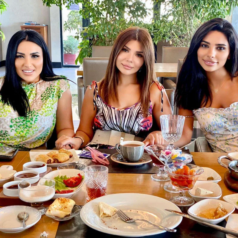 Keçmiş iş yoldaşları görüşdü