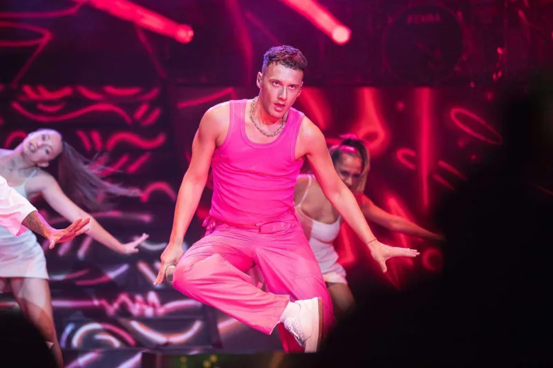 Edis Mükremini müdafiə etdi