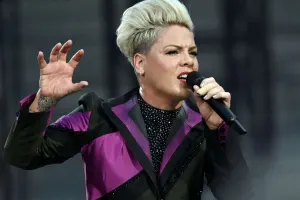 5 min dollara şimpanze rəsmi aldı