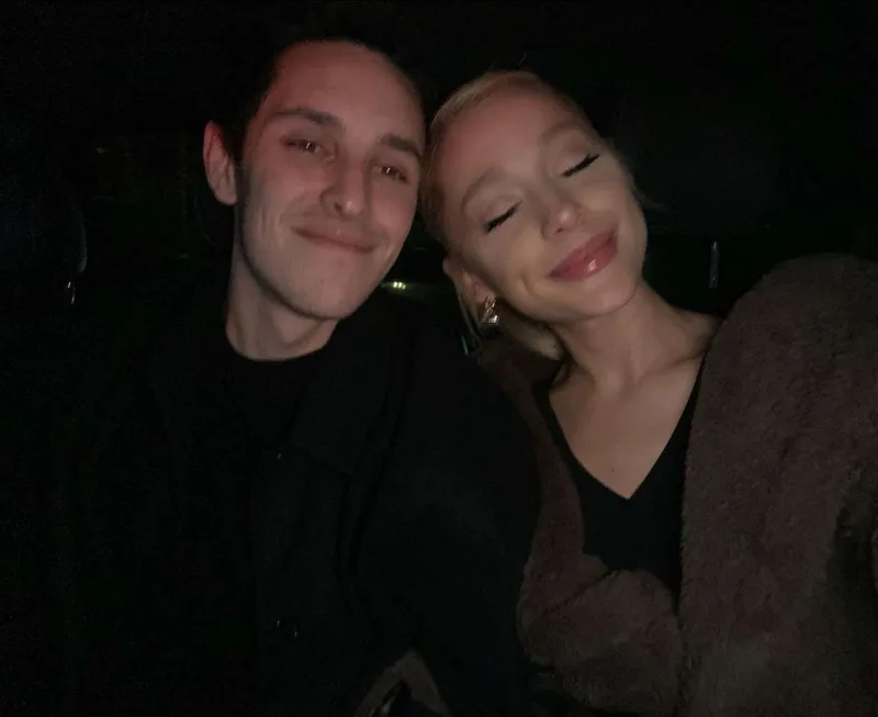 Ariana əri ilə fotosunu yaydı