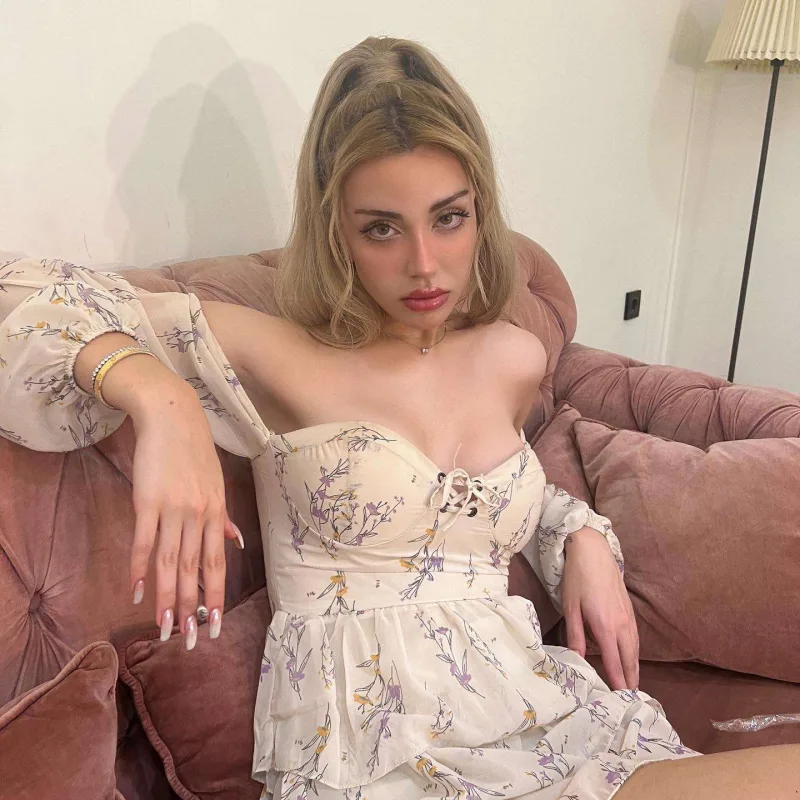 100 lirəni tualetə atan Mika haqda qərar verildi