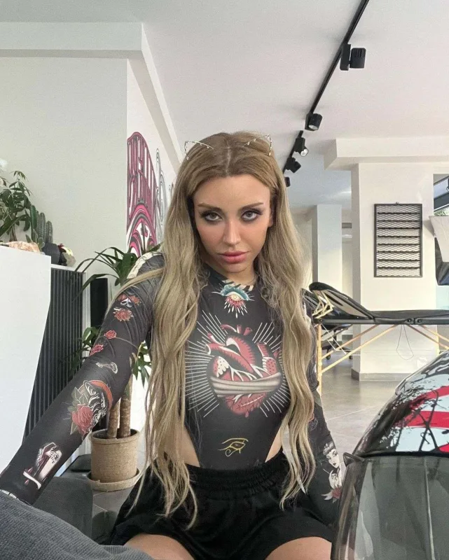 100 lirəni tualetə atan Mika haqda qərar verildi