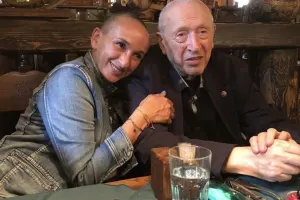 Aydan Salahova atası ilə arxiv fotolarını nümayiş etdirdi