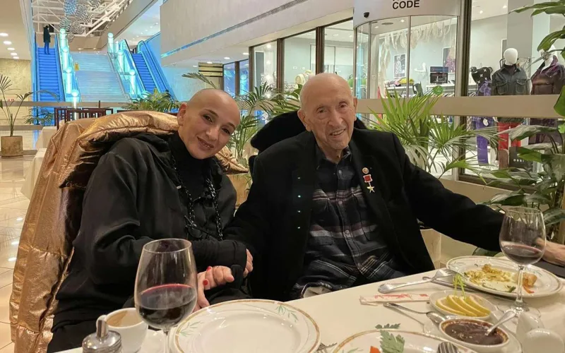 Aydan Salahova atası ilə arxiv fotolarını nümayiş etdirdi