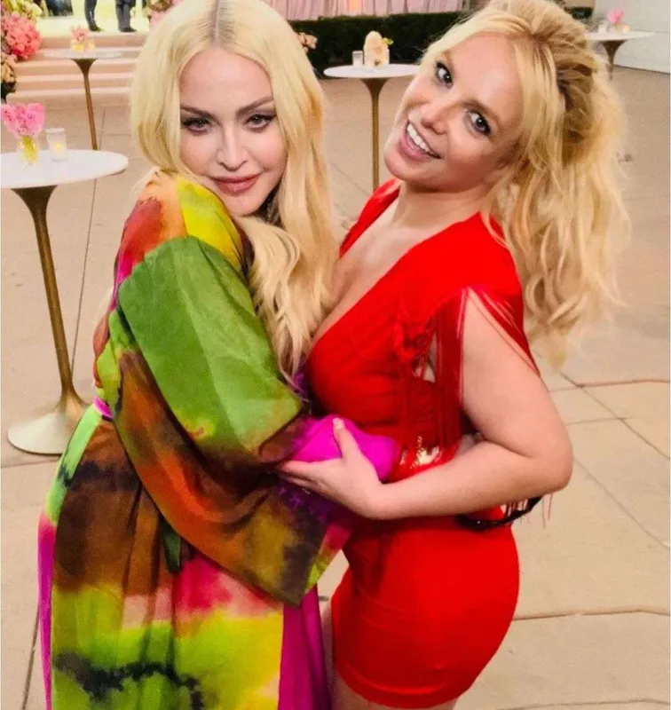 Britni Spirsin toy fotoları yayıldı