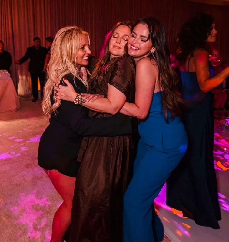 Britni Spirsin toy fotoları yayıldı