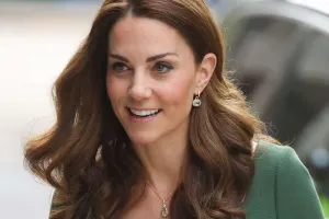 Kraliçanın səhvinə görə səfərlərə yas paltarı aparır