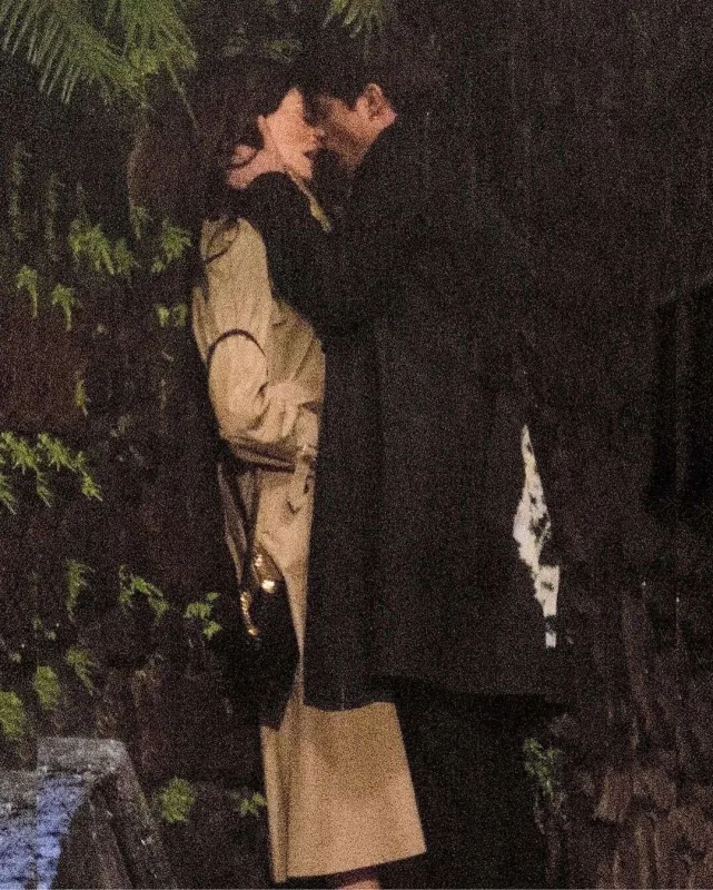 Öpüşərkən görüntüləri çəkildi