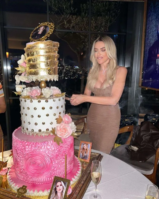 Hadisenin müzakirə yaradan tortu 15 mindir!