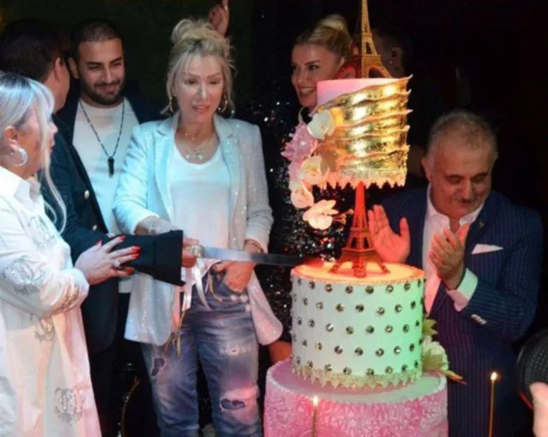 Hadisenin müzakirə yaradan tortu 15 mindir!