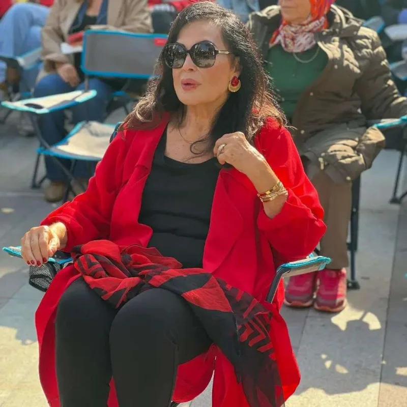 Fanatları ilə “Selvi Boylum Al Yazmalım”ı izlədi