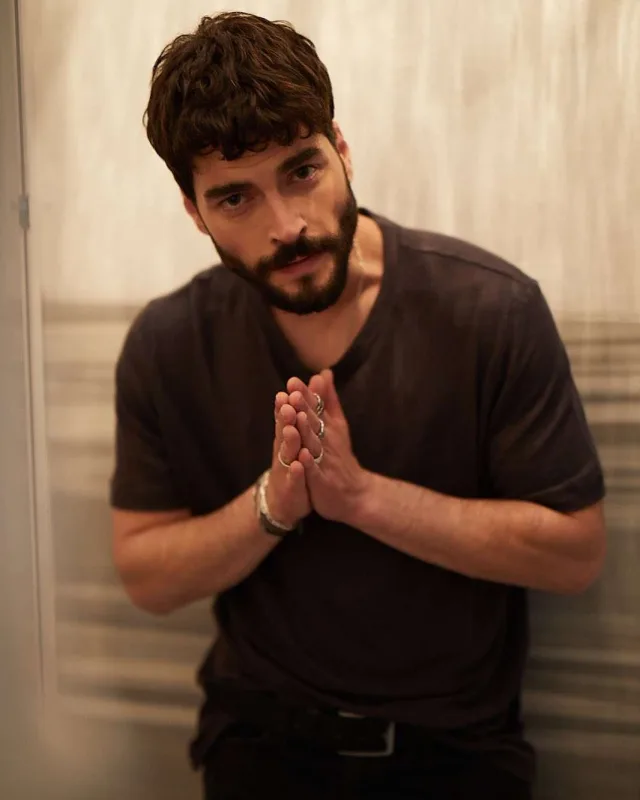 Baş rolu onunla birlikdə canlandıracaq