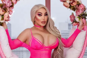 Qadın olmaq üçün 1 milyon xərclədiyini açıqladı