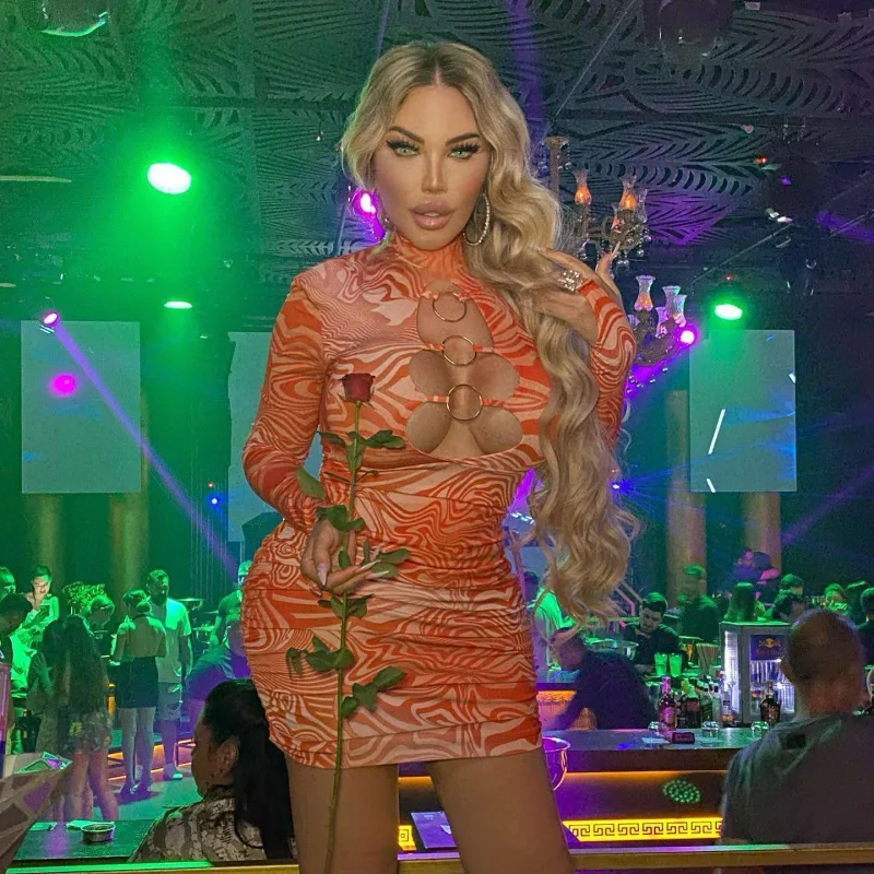 Qadın olmaq üçün 1 milyon xərclədiyini açıqladı