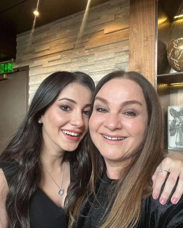 Polad Bülbüloğlunun qızının yeni fotoları...