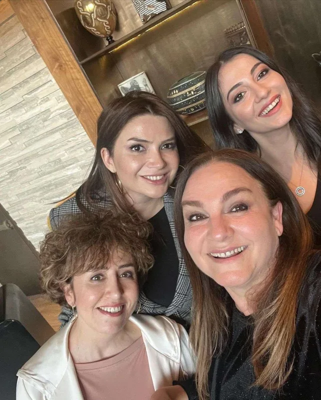 Polad Bülbüloğlunun qızının yeni fotoları...