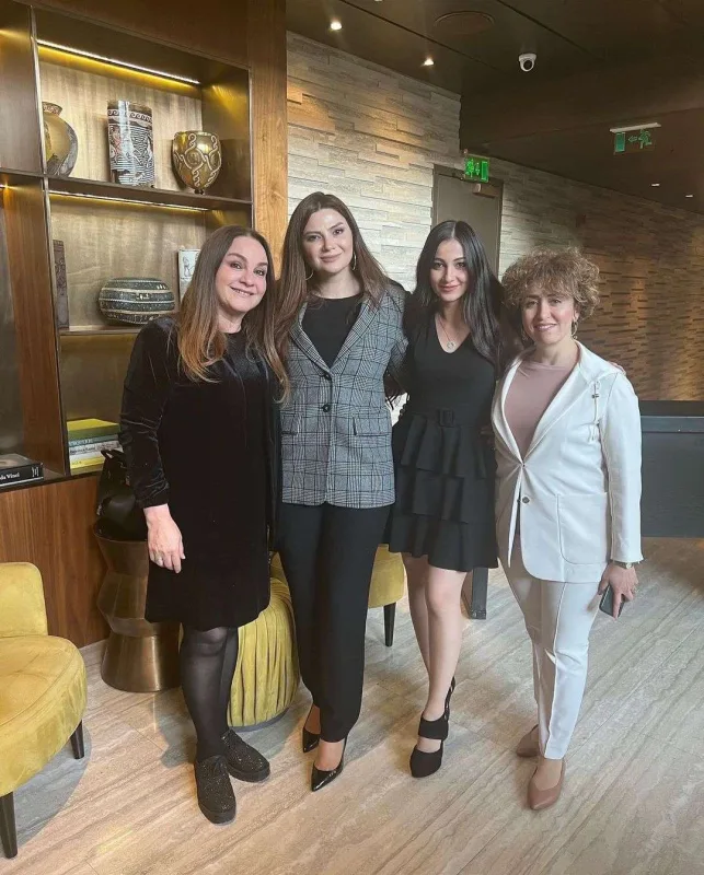 Polad Bülbüloğlunun qızının yeni fotoları...