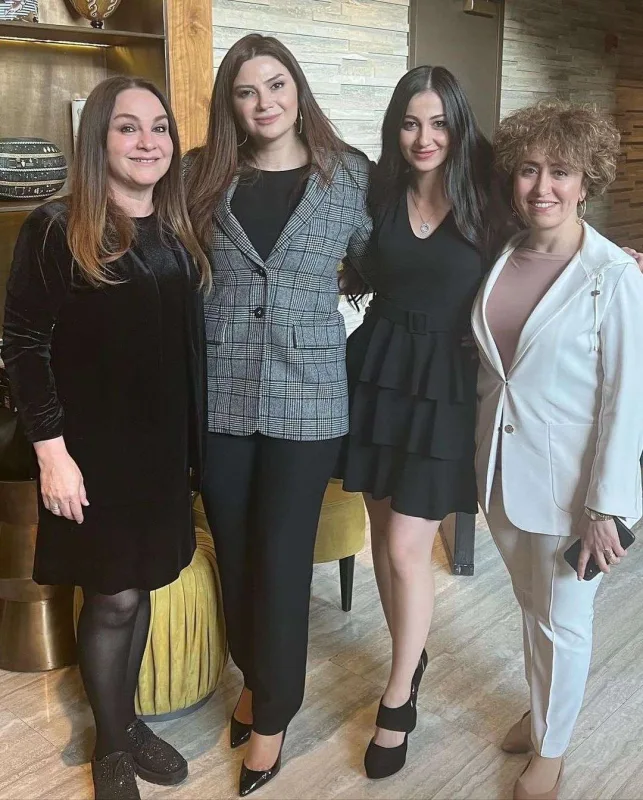 Polad Bülbüloğlunun qızının yeni fotoları...