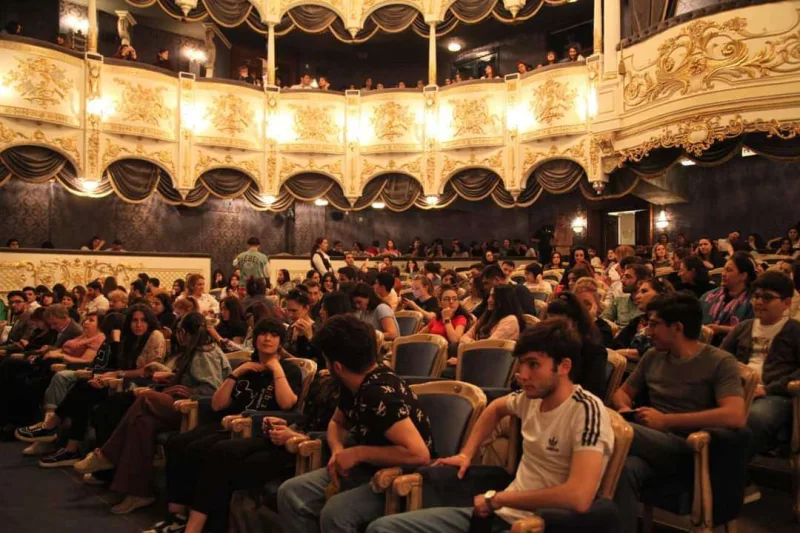 Mədəni gənclik “O olmasın, bu olsun”u izlədi