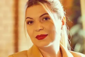 Zümrüd Qasımovanın əli sındı