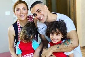 Xoşqədəmin əkizləri atalarının mahnısını oxudu