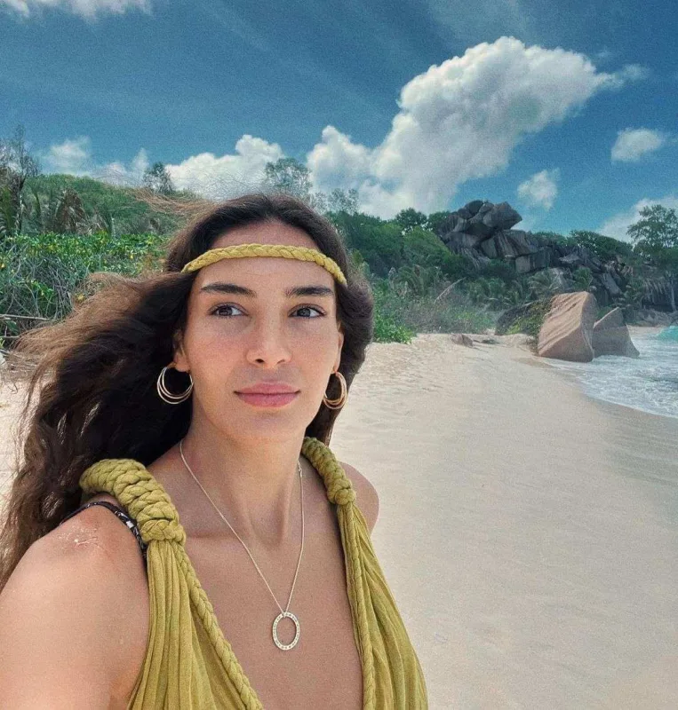 Ebru Amerika sahillərində…