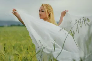 “Geyimlərimi uşaq mağazalarından alıram”