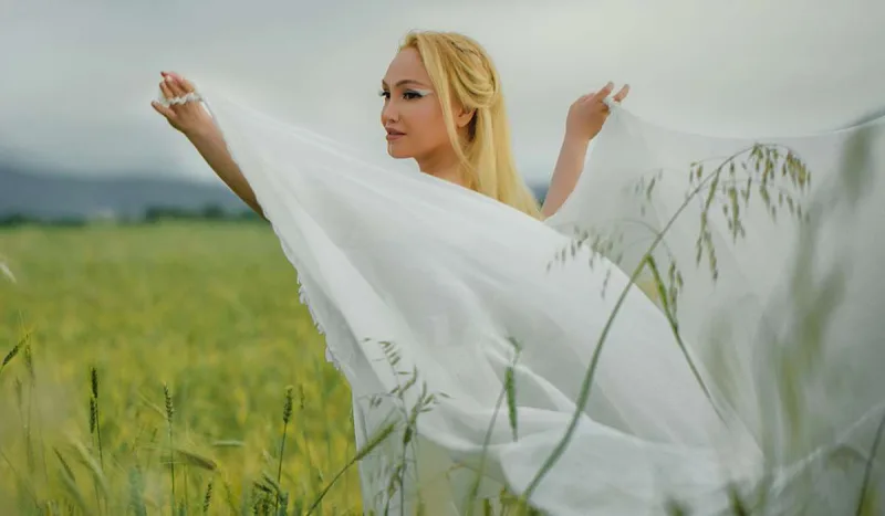 “Geyimlərimi uşaq mağazalarından alıram”