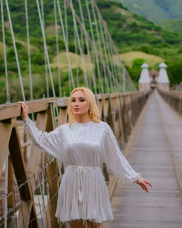 “Geyimlərimi uşaq mağazalarından alıram”