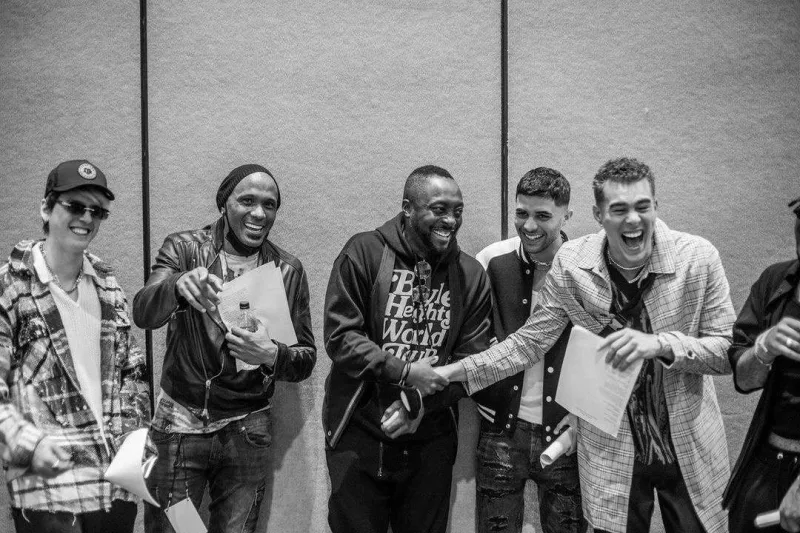 “The Black Eyed Peas” 13 il sonra geri dönür