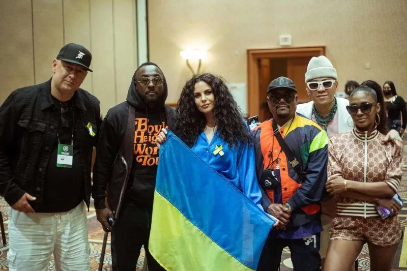 “The Black Eyed Peas” 13 il sonra geri dönür
