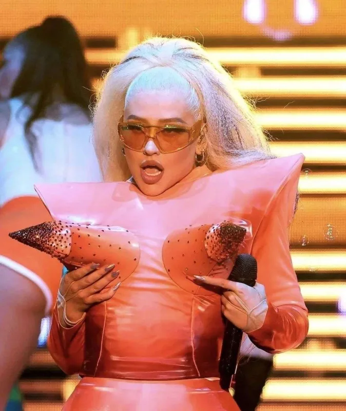 Kristina libası və çəkisi ilə gündəmdə